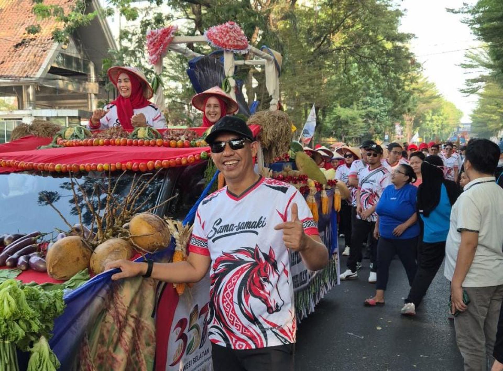 Bupati Ratnawati Perkenalkan Pangan Lokal Sinjai di Kirab Swasembada Pangan Sulsel 2026