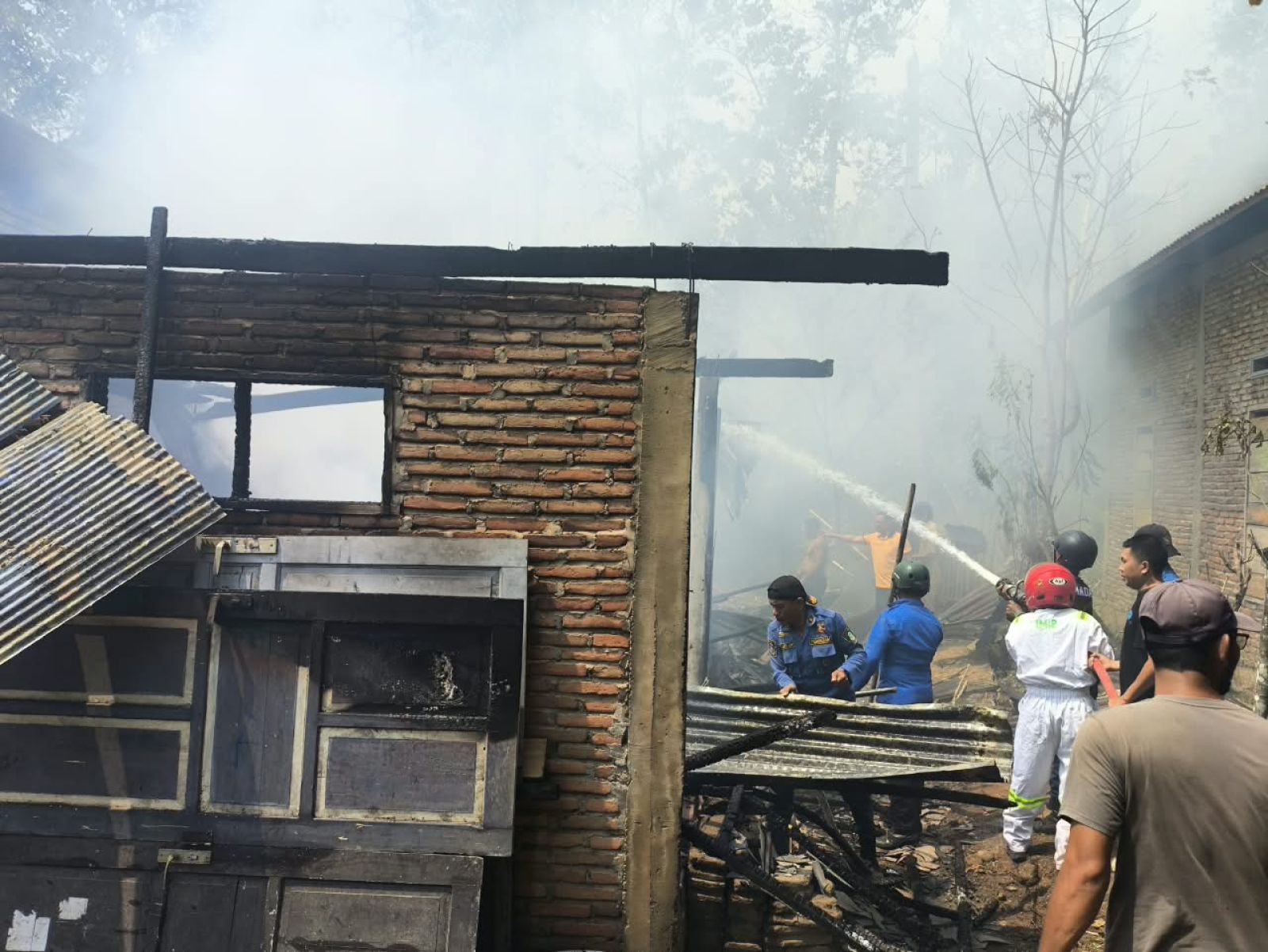 Kebakaran Rumah di Sinjai Timur, Kerugian Ditaksir Rp70 Juta, Pemkab Sinjai Imbau Warga Tingkatkan Kewaspadaan