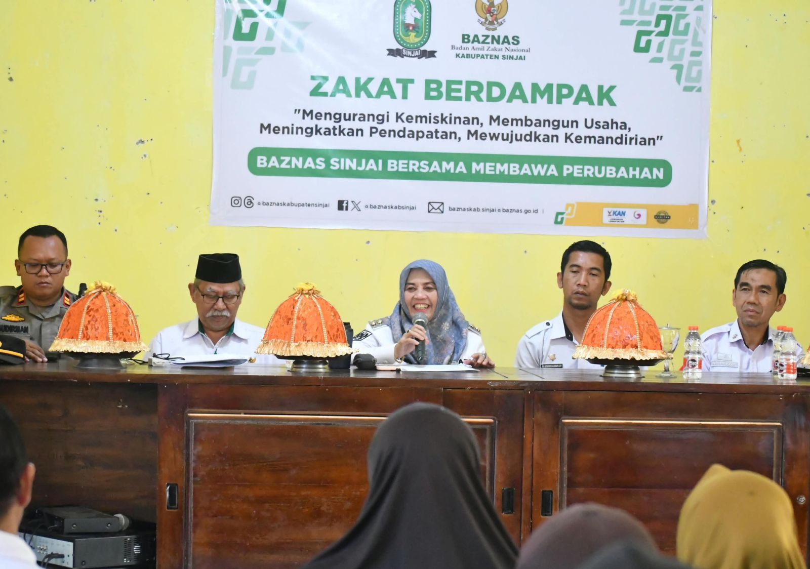 Bupati Ratnawati Salurkan Bibit Porang dan Bantuan Pemberdayaan bagi Warga Sinjai Borong
