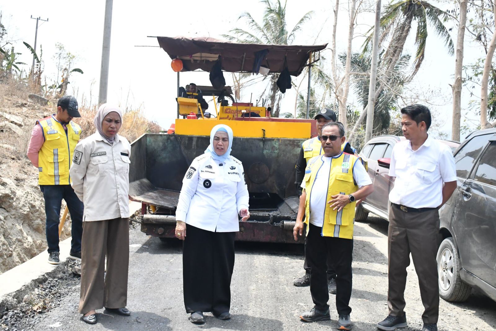 Perjuangkan Akses Ekonomi Masyarakat, Bupati Sinjai Pantau Pembangunan Jalan di Bulupoddo