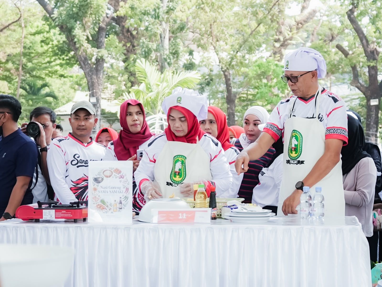 Bupati Sinjai dan H. Guntur Toppo Tampil Kompak di Lomba Nasi Goreng HUT ke-357 Sulsel