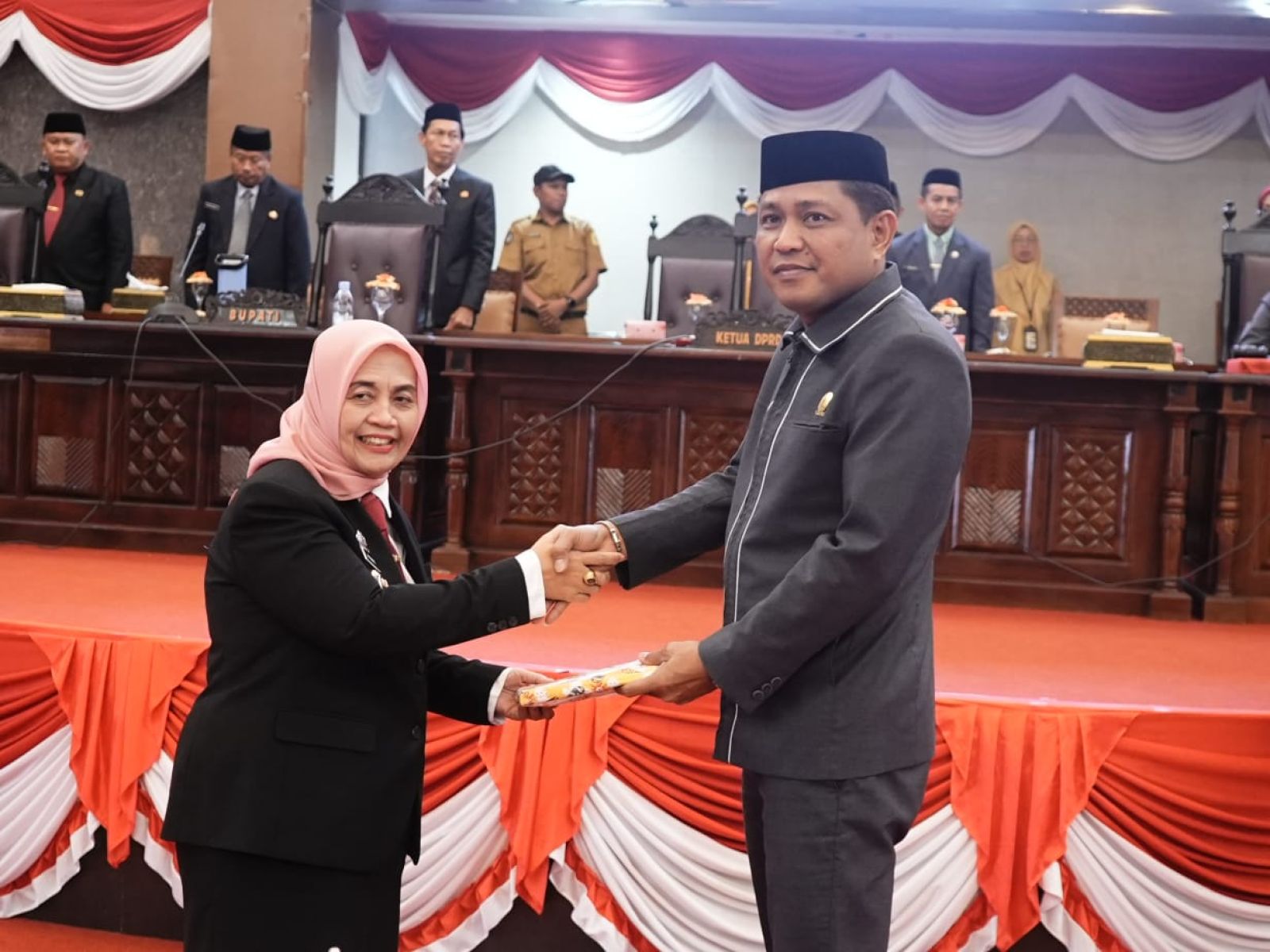 Bupati Sinjai Serahkan Tiga Ranperda ke DPRD, Lima Ranperda Disiapkan Perkuat Tata Kelola dan Pelayanan Publik