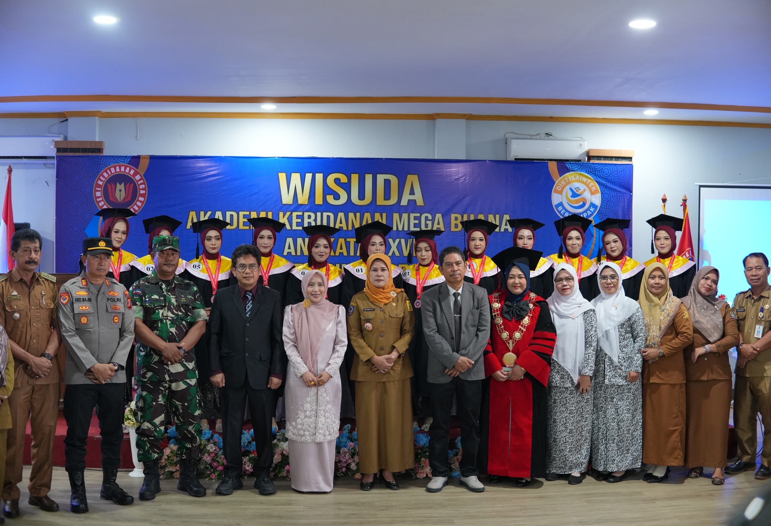 Dihadiri Asisten III, Akademi Kebidanan Mega Buana Sinjai Gelar Wisuda Angkatan XVI