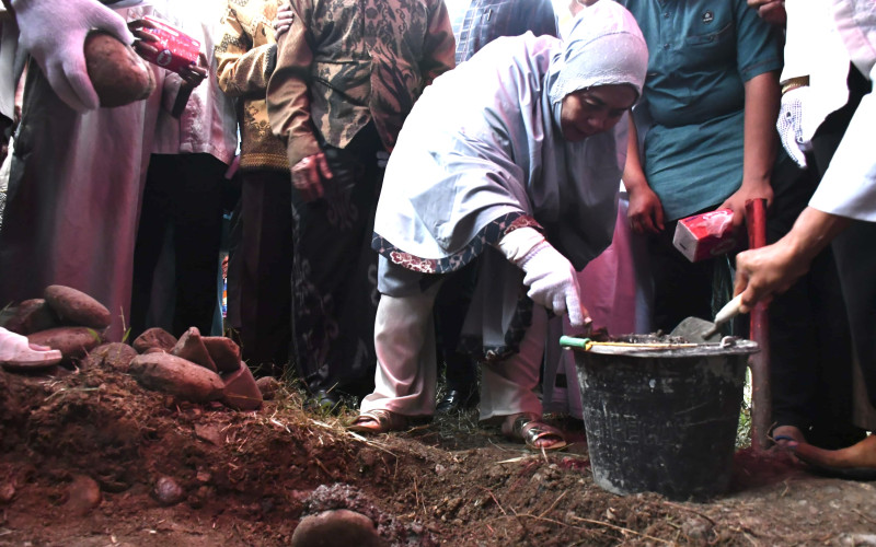 Peletakan Batu Pertama Renovasi Masjid Agung Nujumul Ittihad, Bupati Sinjai Ajak Seluruh Pihak Terlibat