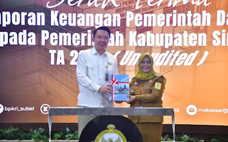 Bupati Ratnawati Serahkan Laporan Keuangan Pemkab Sinjai Tahun 2025 kepada BPK RI