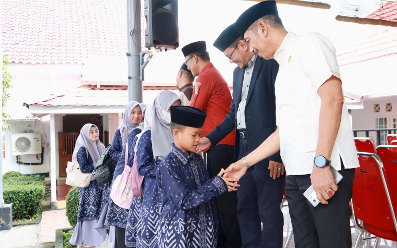 Lepas 36 Kafilah ke Tingkat Provinsi, Sekda Sinjai Optimis Tampil Maksimal di MTQ Maros