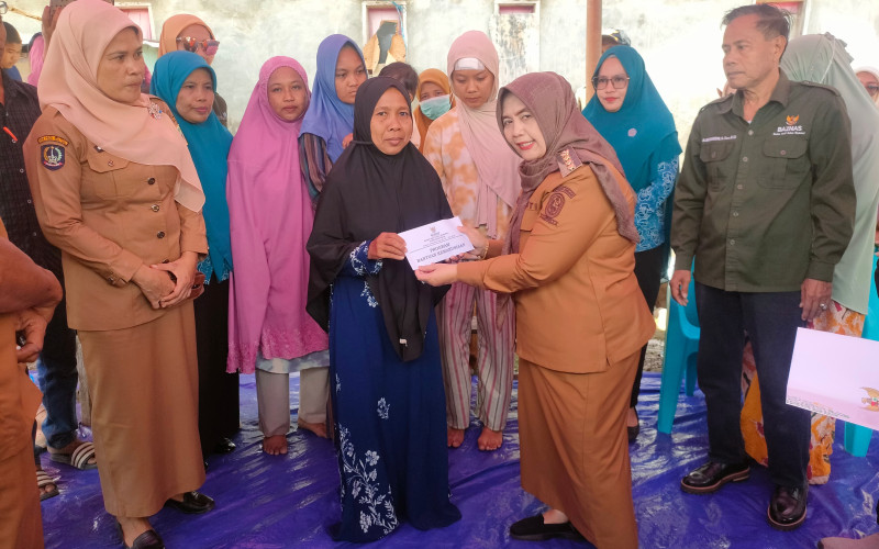 Sambangi Korban Kebakaran di Lappa, Bupati Ratnawati Salurkan Bantuan dan Berikan Penguatan Moril