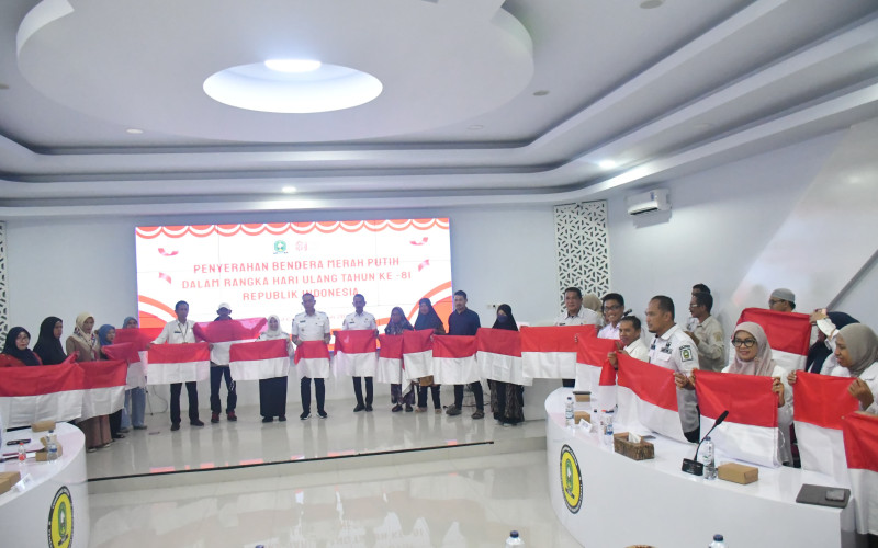 Pemkab Sinjai Mulai Gerakan Pembagian Bendera Merah Putih Sambut HUT ke-81 RI