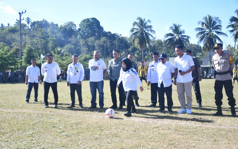 Bupati Ratnawati Buka Turnamen Sepak Bola Samaenre Cup 1 di Sinjai Tengah