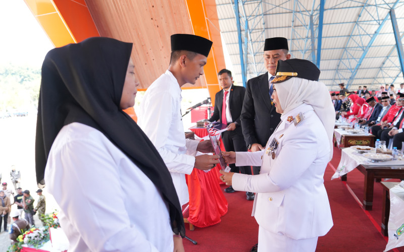 HUT ke-81 RI, Bupati Sinjai Serahkan Remisi kepada 74 Warga Binaan Rutan Kelas IIB Sinjai