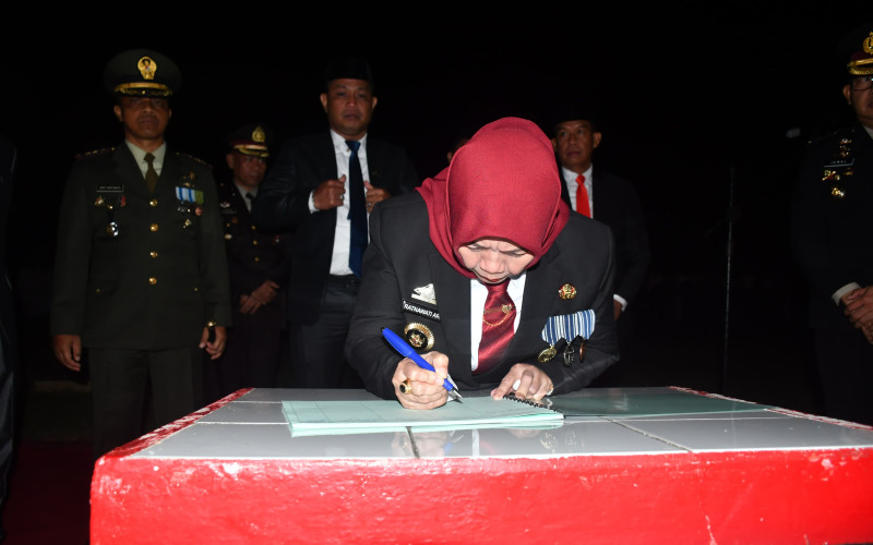 HUT ke-81 RI, Bupati Ratnawati Hadiri Apel Kehormatan dan Renungan Suci di TMP Mangottong