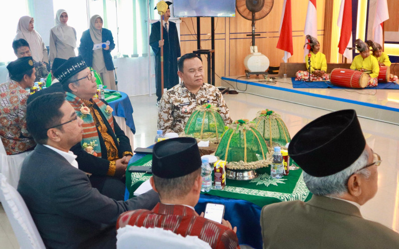 Wakili Bupati Sinjai, Staf Ahli Sosial Apresiasi Wisuda Sarjana dan Magister UIAD