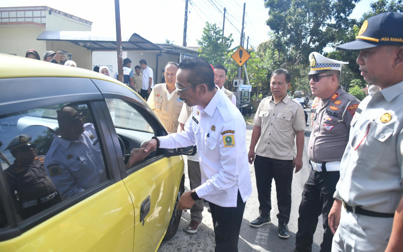 Turun Langsung dalam Operasi Terpadu Pajak Kendaraan, Sekda Sinjai Dorong Kepatuhan Wajib Pajak