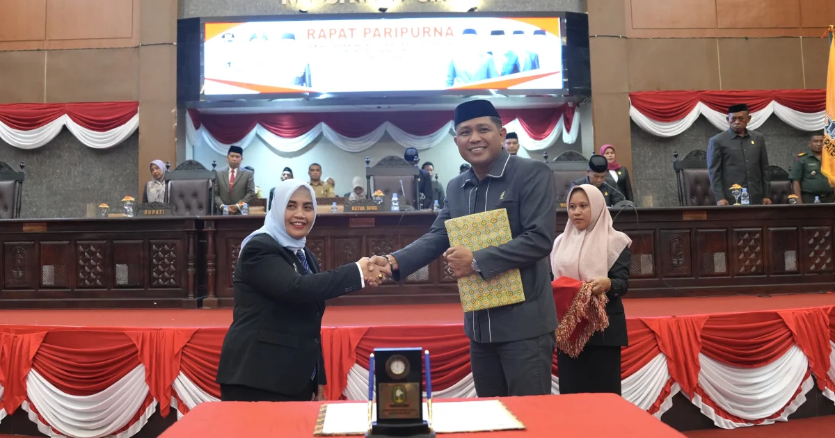 Bupati Sinjai Ratnawati Arif Serahkan Ranperda APBD 2026 Kepada Ketua DPRD 