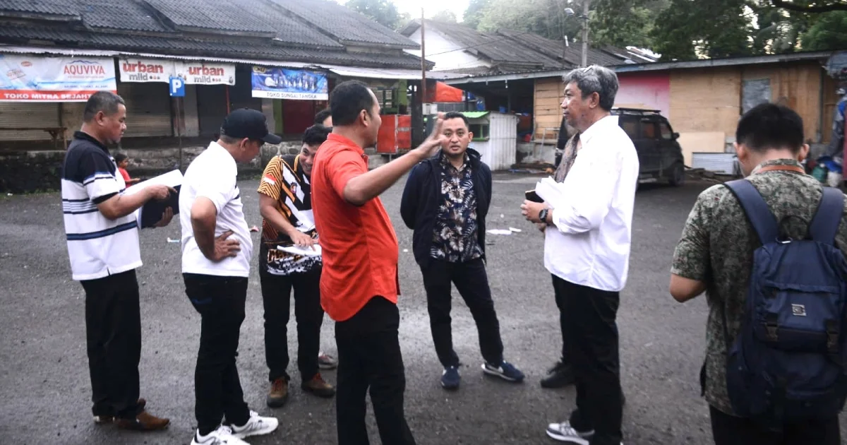 Didampingi Asisten II Setdakab, Tim Teknis Kementerian PUPR Tinjau Lokasi Pasar Sentral Sinjai