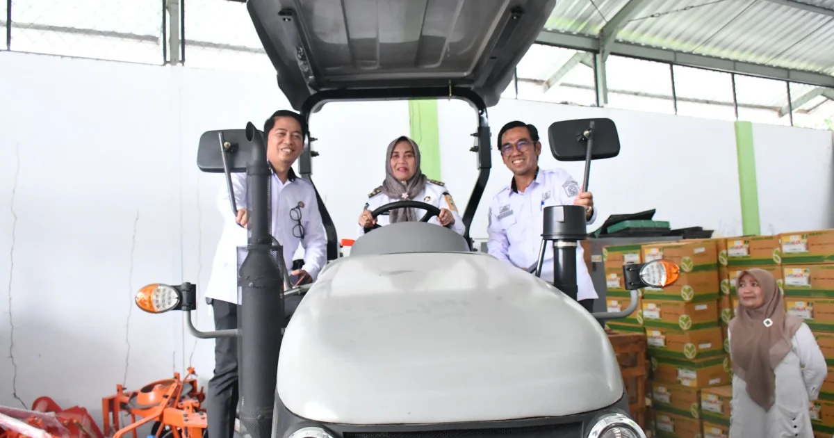Wujud Sinergi Pemprov dan Pemkab, Bupati Sinjai Terima Ratusan Bantuan Hand Sprayer dan Traktor dari Gubernur Sulsel