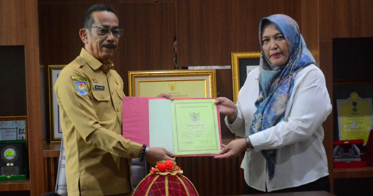 Tingkatkan Pelayanan Pertanahan, Sekda Sinjai dan Kantor Pertanahan Teken BAST Barang Milik Daerah