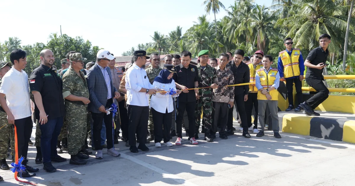 Bupati Sinjai Bersama Gubernur Sulsel Resmikan Jembatan Balampangi di Tellulimpoe